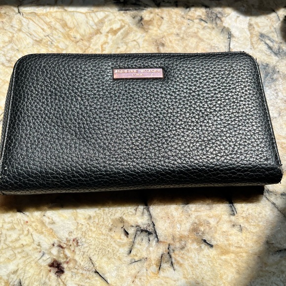 Adrienne Vittadini Black Pebbled Leather Wallet - Picture 1 of 8